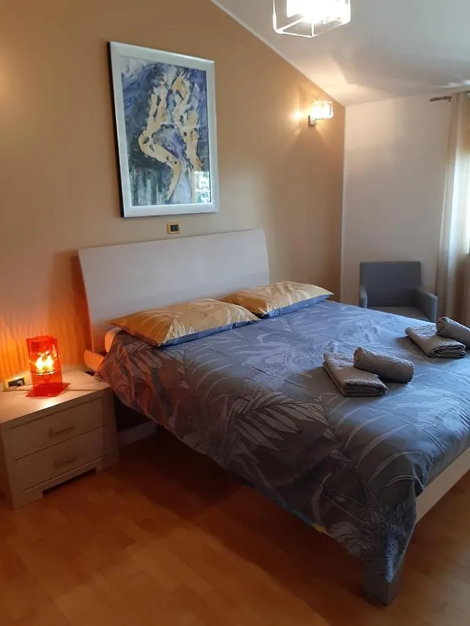 Charming Sunshine Home Pula