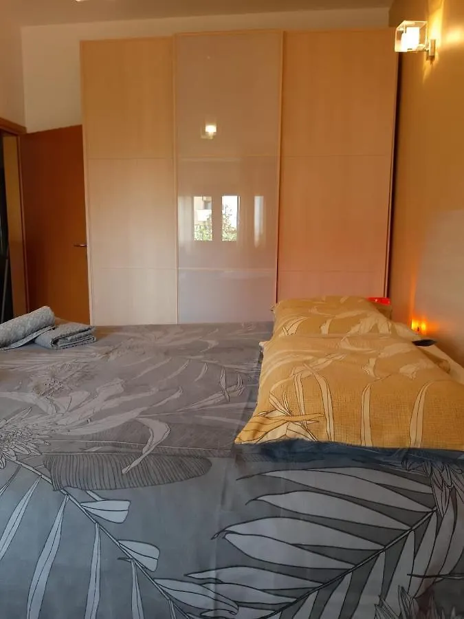 Charming Sunshine Home Pula