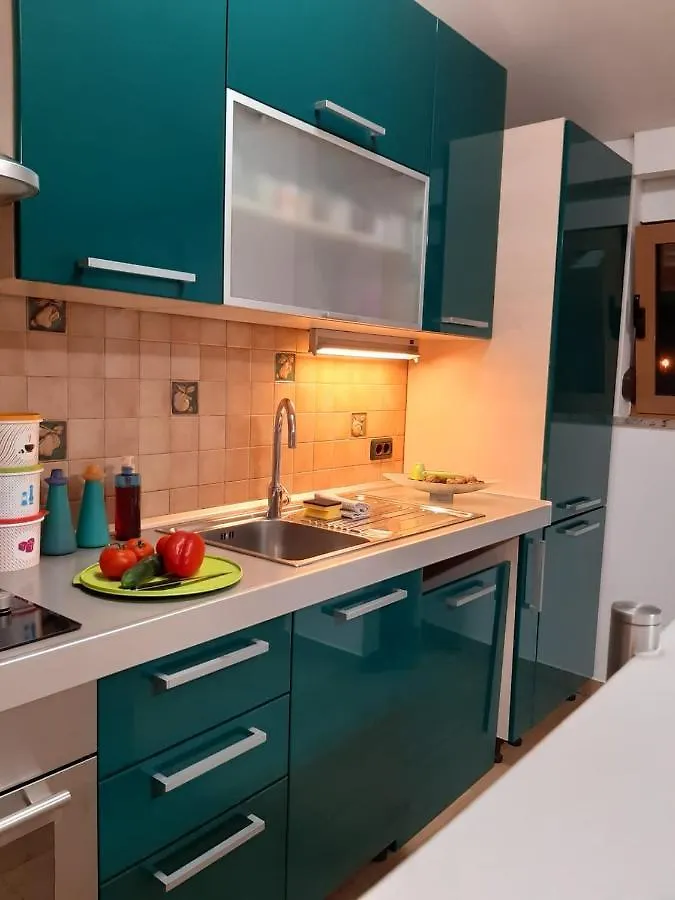 Charming Sunshine Home Pula Apartment
