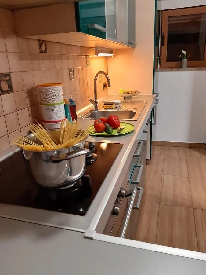 Charming Sunshine Home Pula Apartment