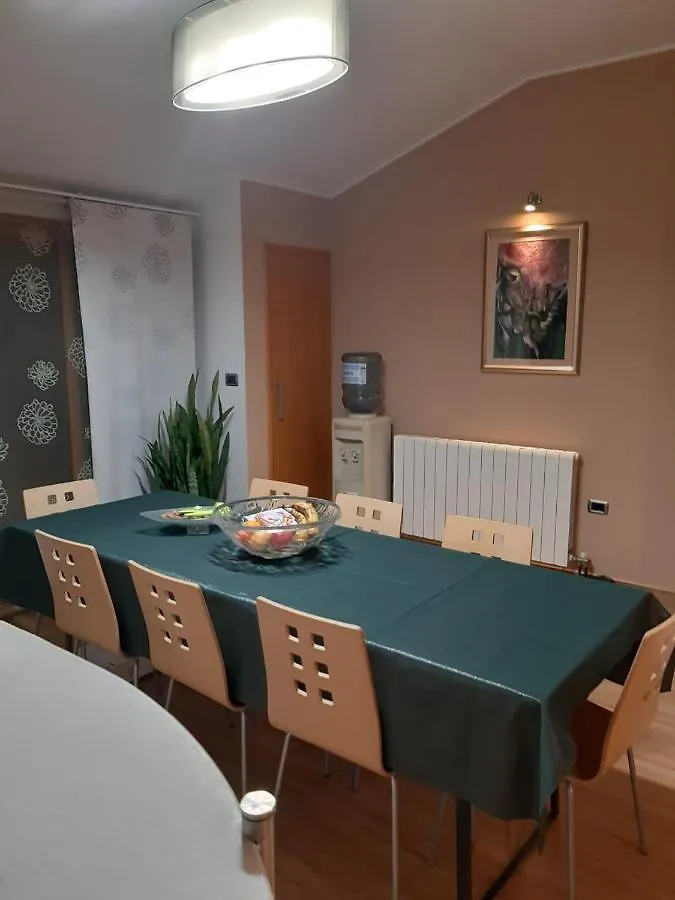 Charming Sunshine Home Pula Apartment