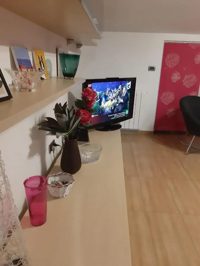 Apartment Charming Sunshine Home Pula