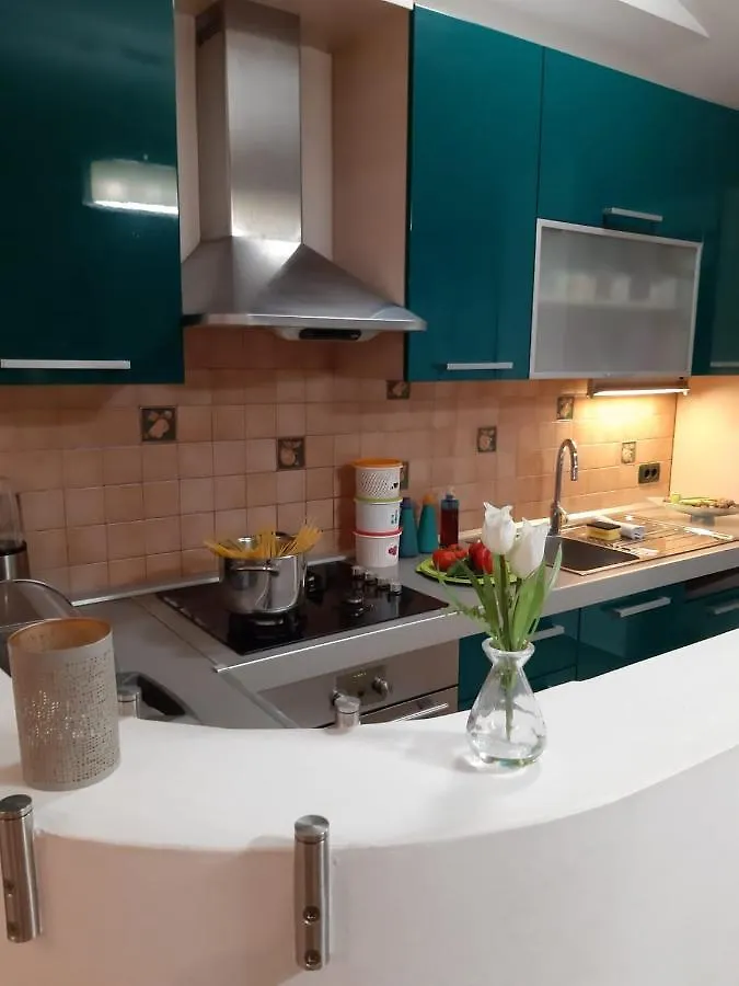 Charming Sunshine Home Pula