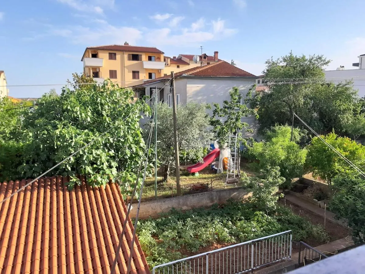 Charming Sunshine Home Pula Apartment