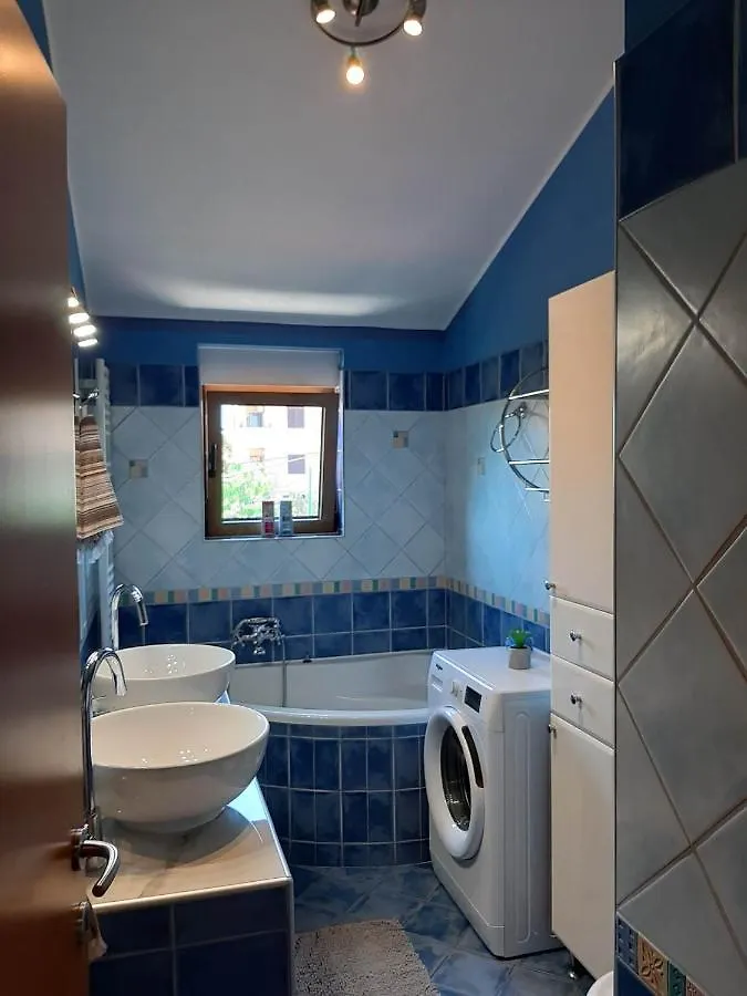 Charming Sunshine Home Pula